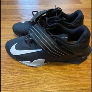 Nike Men’s Savaleos